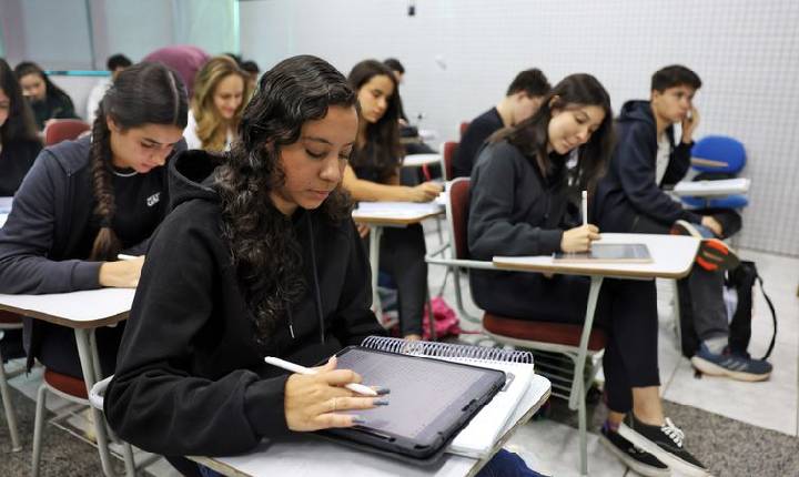 Conheça as regras para a prova de redação do Enem 2025 no domingo