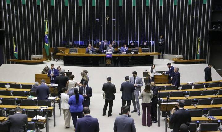 Deputados analisam projeto que regulamenta cobrança de tributo para serviços de streaming; acompanhe