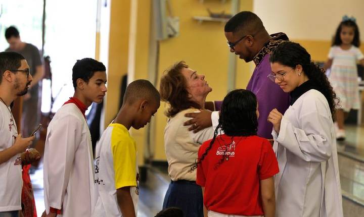 Em igreja na Penha, fiéis rezam por paz e proteção em semana de horror