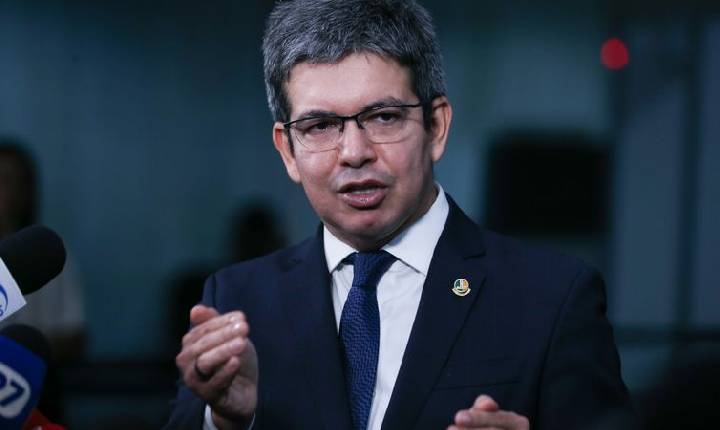 Rotular facções como terroristas não combate crime, diz Randolfe