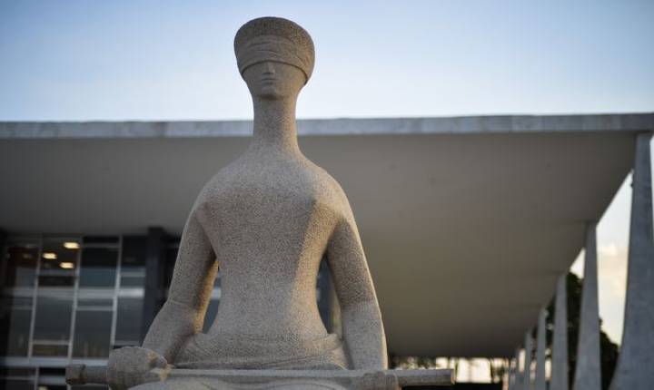 STF tem 2 votos para condenar Bolsonaro a 27 anos de prisão