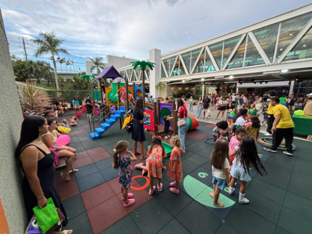 Do vai-vem ao bambolê: shopping Mestre Álvaro resgata brincadeiras clássicas e promove conexão entre gerações em atividades gratuitas