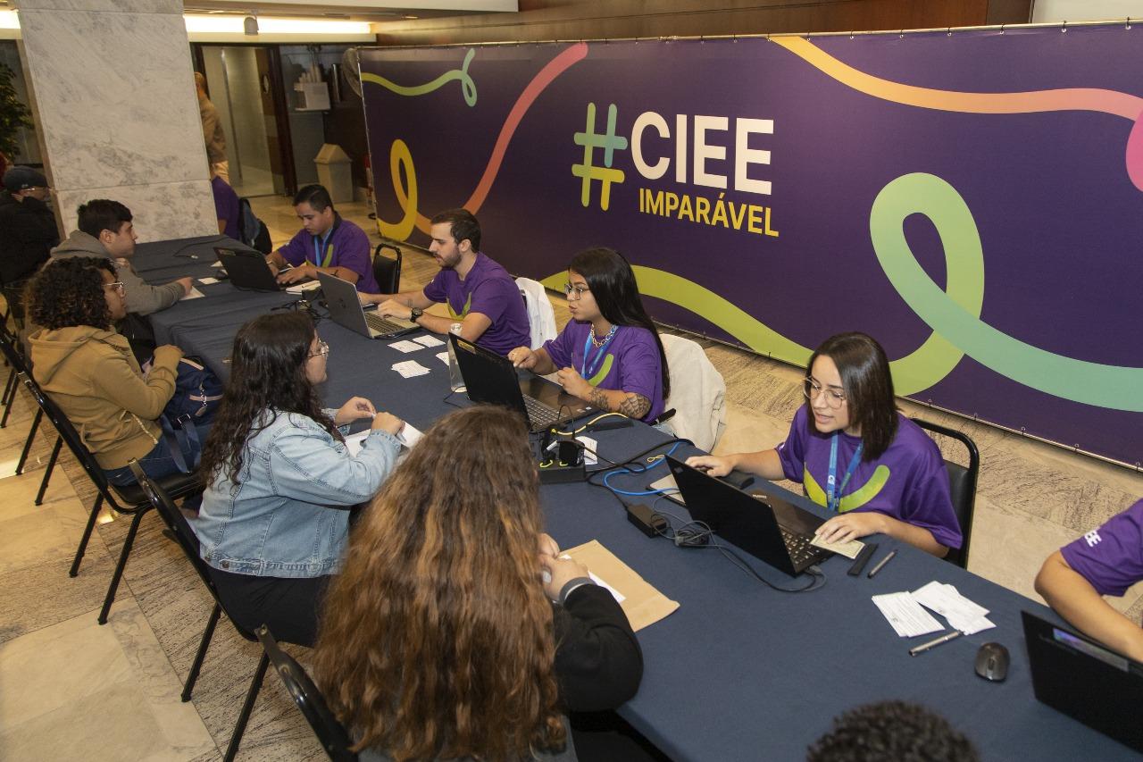 CIEE/ES oferta 401 vagas de estágio e aprendizagem