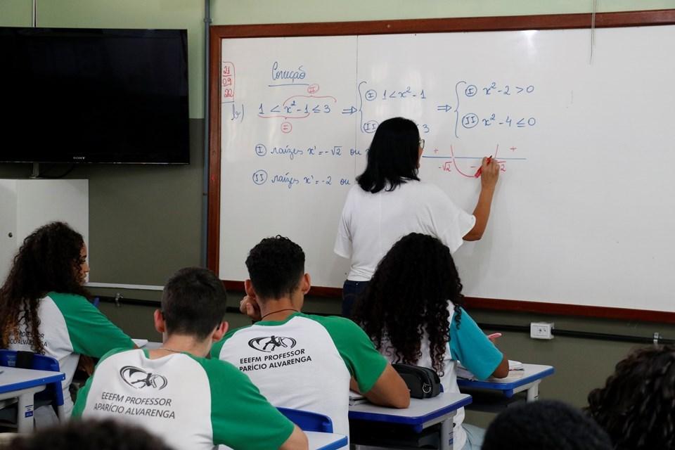 Governador encaminha projeto de lei do reajuste salarial para professores e agentes de suporte educacional